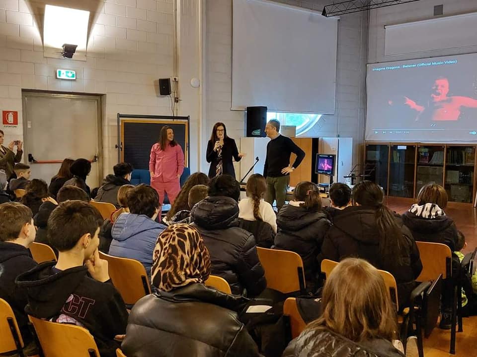 “La città dei libri”: alla scuola “Alberto da Giussano” la finale del poetry slam